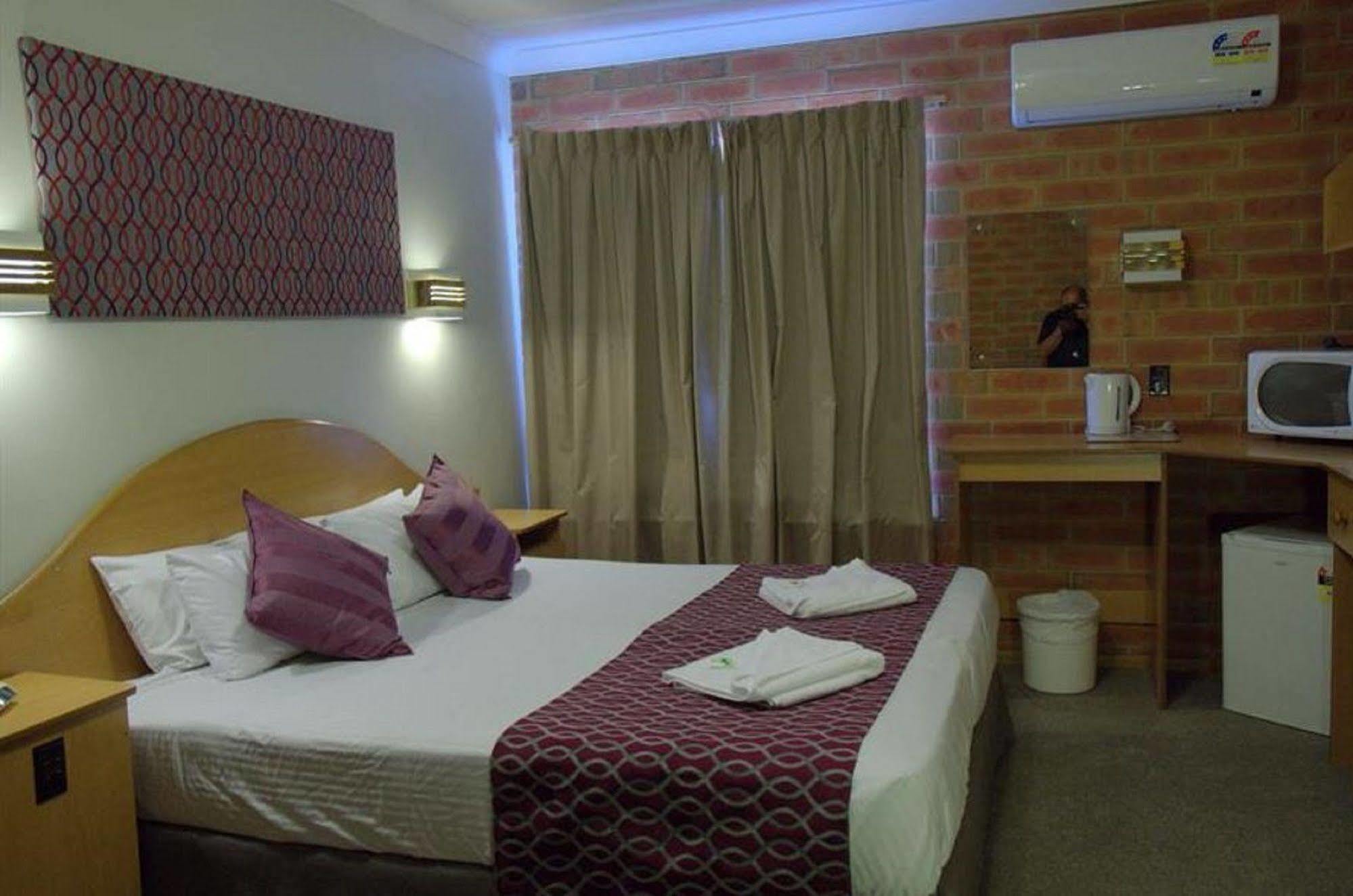 Pooraka Motor Inn Экстерьер фото