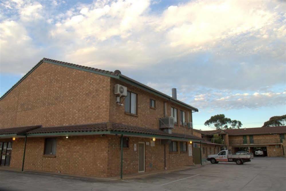 Pooraka Motor Inn Экстерьер фото